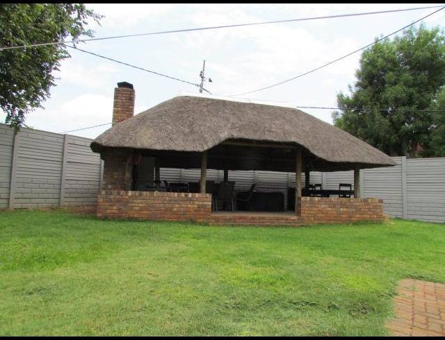 7 BEDROOM HOUSE FOR SALE IN VALHALLA